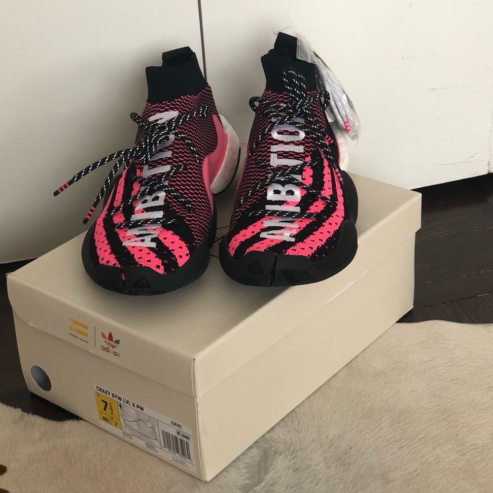 CRAZY BYW LVL X PHARRELL WILLIAMS Sneakers M7.5/W9